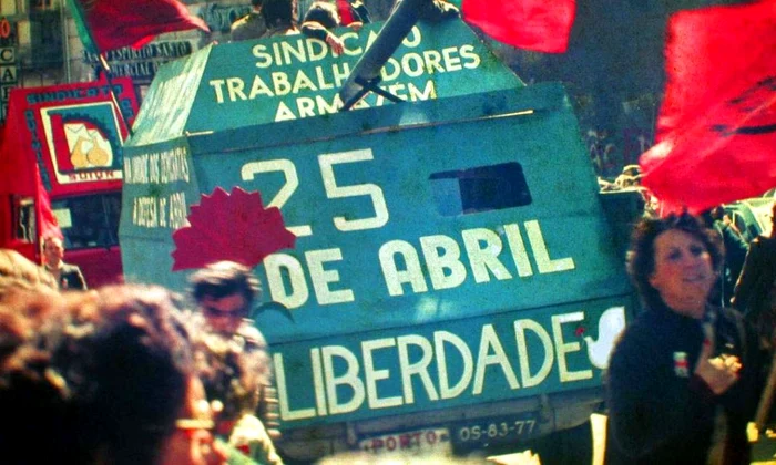Calendar 25 aprilie: 1974   „Revoluția garoafelor” a înlăturat regimul fascist instaurat în Portugalia de Salazar jpeg