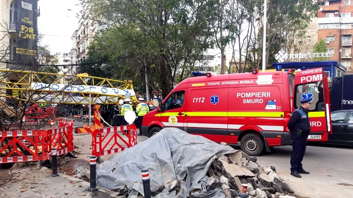 Anchetă în cazul macaralei prăbușite peste o mașină, în Capitală Foto: ISU