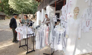 Târgul de la Muzeul Ţăranului Român reuneşte cei mai buni meşteşugari jpeg