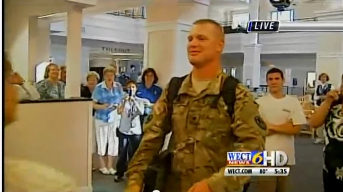 
    Soldatul american Larry Shaffer Captura Youtube.com  