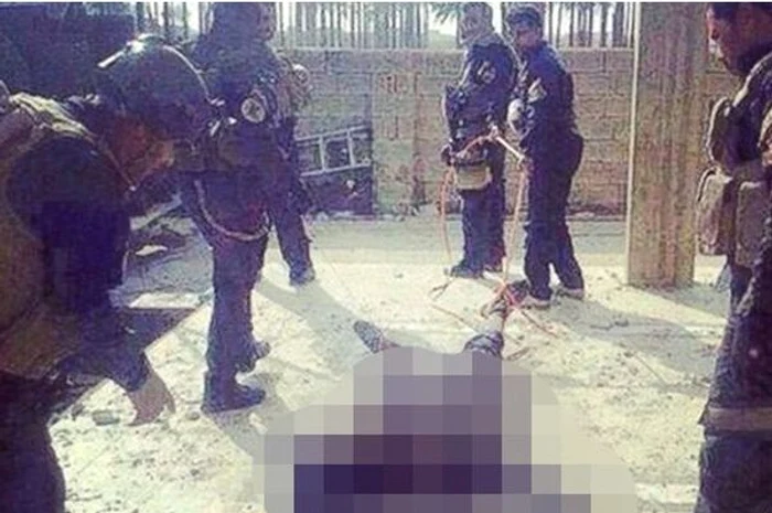 Jihadistul este torturat de soldaţii forţelor speciale irakiene