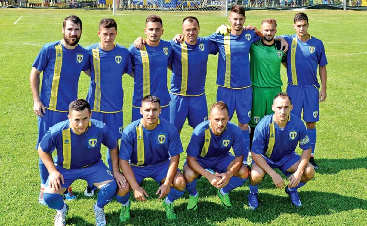 
    Petrolul a debutat în Liga a IV-a la Păuleşti, iar fanii  s-au comportat ca la derby-urile cu Steaua sau DinamoFoto: sportpictures.eu  