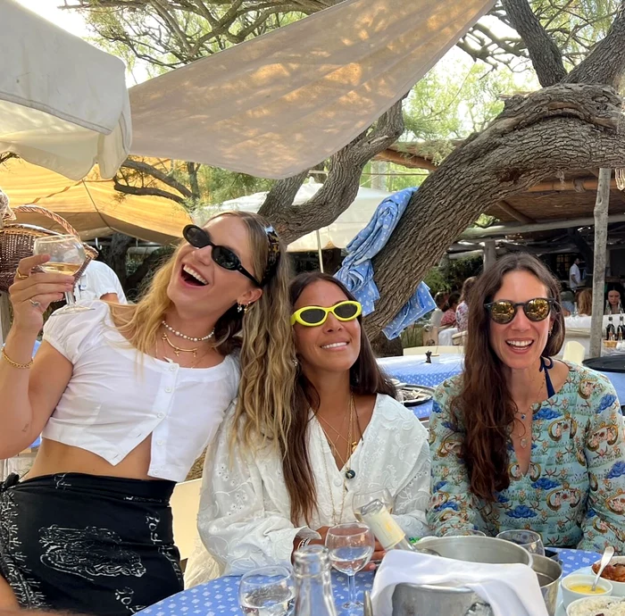 Nici nu ai spune că aceste tinere sunt miliardare. FOTO: Instagram