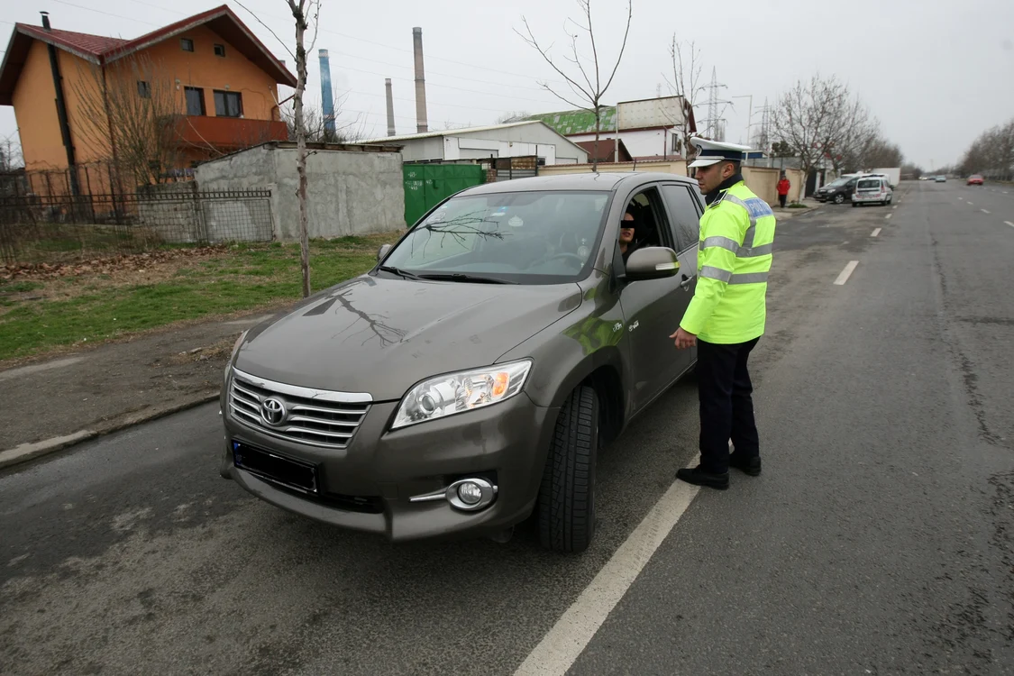 
    Tânăra mămică a fost prinsă de radar circulând cu 83 km/h (foto: Dorin Constanda)  