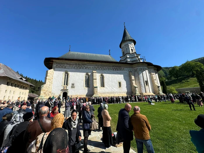 Pelerinaj de Izvorul Tămăduirii FOTO Facebook Adrian Niță