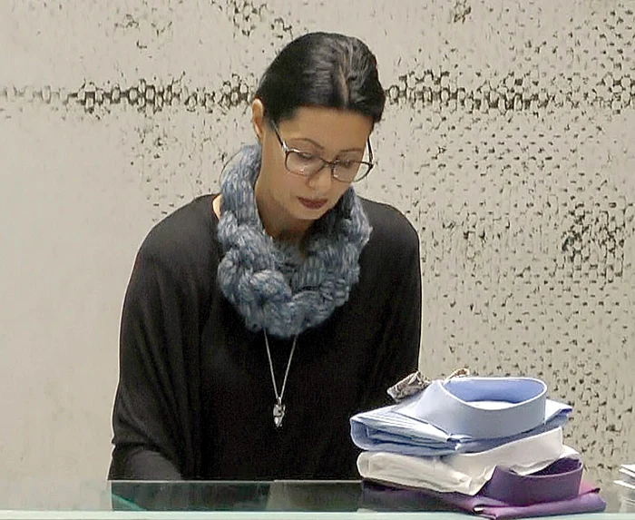 Denise vinde haine bărbăteşti