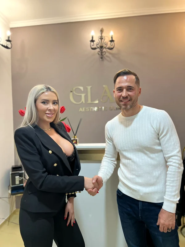 Dinu Maxer și Georgiana Daniela Ulmeanu, manager clinică Sursa: arhivă personală