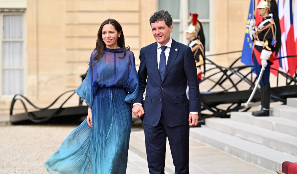 Nicușor Dan și Mirabela Grădinaru, alături de fiica lor în prima zi de școală. Cum au fost surprinși la festivitate