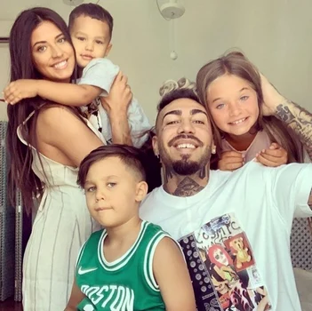 1 antonia porter de familie 2 jpg jpeg