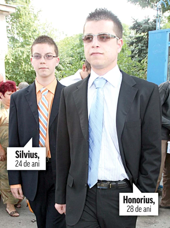 
    Mihaela are un băiat  şi două fetiţe dintr-o  căsnicie anterioară  