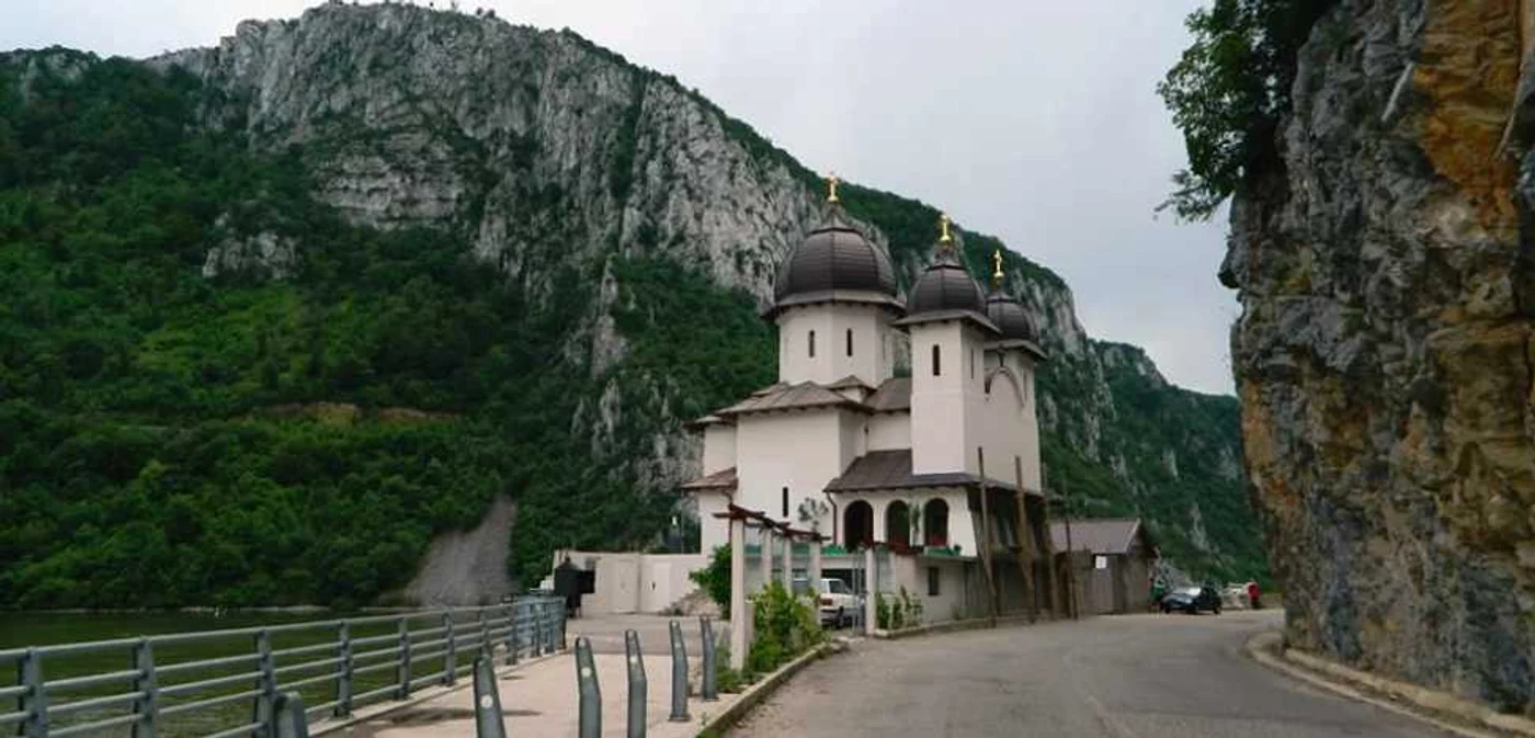 manastirea mraconia din clisura dunarii 