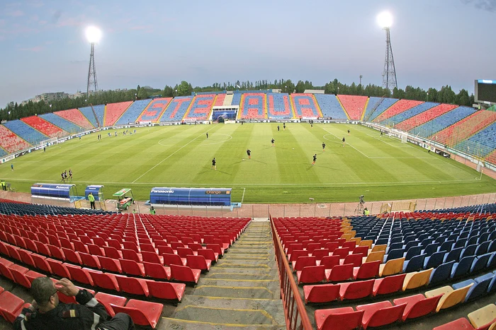 
    Meciurile din tururile  preliminare ale Ligii  Campionilor vor avea  loc într-o atmosferă  dezolantă  