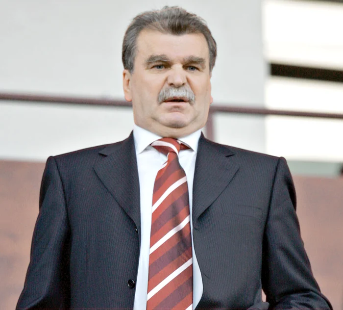 Rapid e din nou în aer după ce preşedintele Dinu Gheorghe a lăsat totul baltă