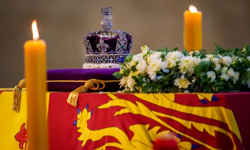 inmormantarea Reginei 2 jpg