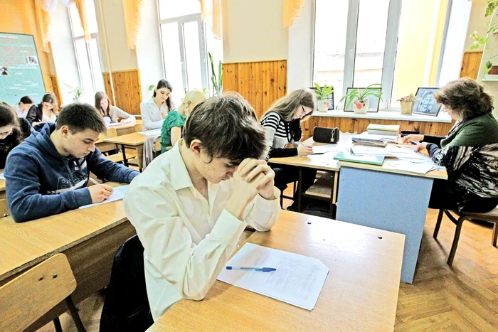 
    Orice mişcare  suspectă la examen  va fi urmărită  