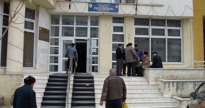 Fermierii trebuie să depună sau să trimită online, până pe 17 mai, o singură cerere de plată a subvenţiilor