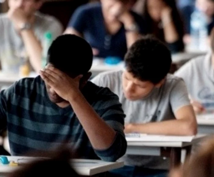 
    La examenul scris de la proba obligatorie a profilului sunt aşteptaţi 119.147 de candidaţi.   