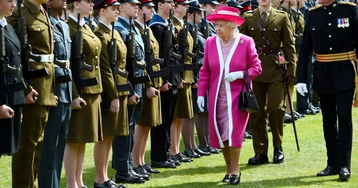 Regina Elisabeta a Marii Britanii soseşte la Berkhamsted School pentru celebrarea a 475 de ani de existenţă. FOTO Guliver/Gettyimages