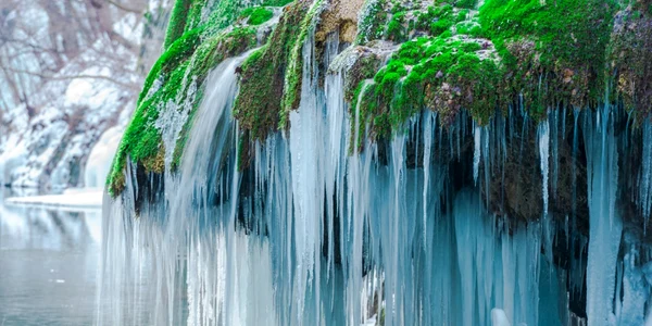 cascada bigar inghetata foto shutterstock