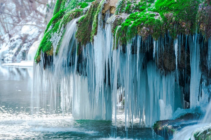 Cascada Bigăr îngheţată Foto Shutterstock