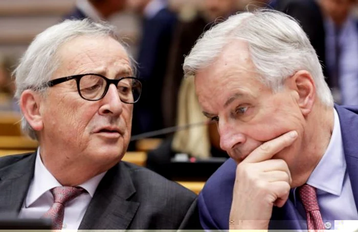 Michel Barnier si Jean-Claude Juncker in Parlamentul European la Bruxelles FOTO EPA-EFE