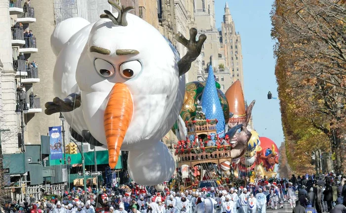 
    A fost la un pas  să se renunţe la  baloanele uriaşe  tradiţionale din  cauza vântului   