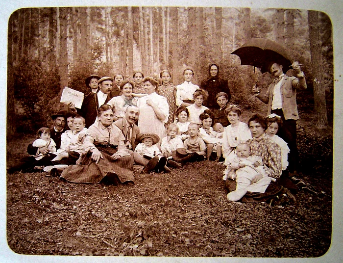 „Ieșiri în natură”, anii 1900. Colecția Muzeului Județean de Istorie și Arheologie Maramureș