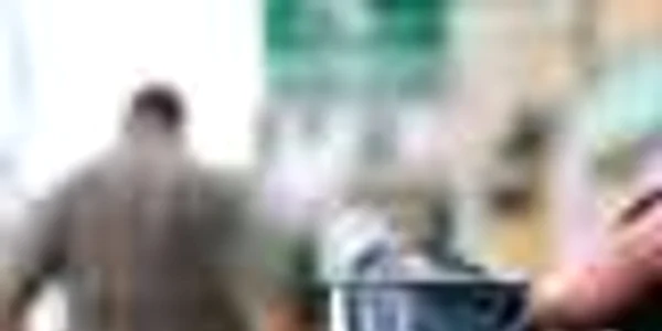 Tinerii vindeau telefoanele la preţ de chilipir
