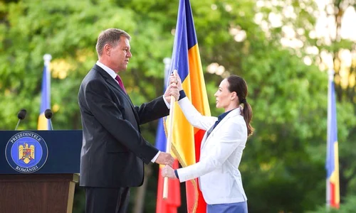 Catalina Ponor steag Klaus Iohannis jpeg