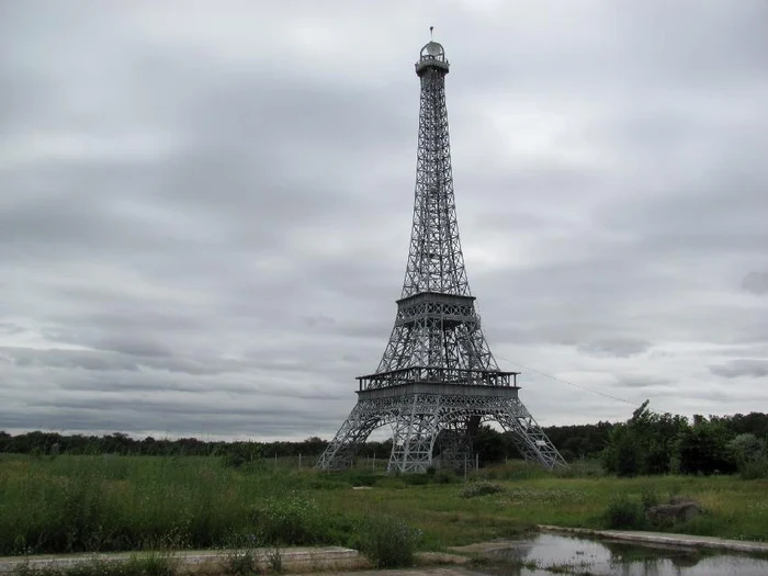 Miniturnul Eiffel de la Slobozia