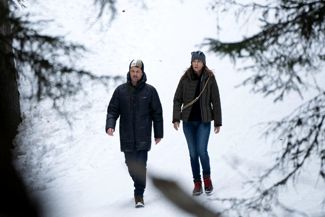 Regele Frederik și Regina Mary, într-o plimbare prin Verbier. FOTO: Profimedia