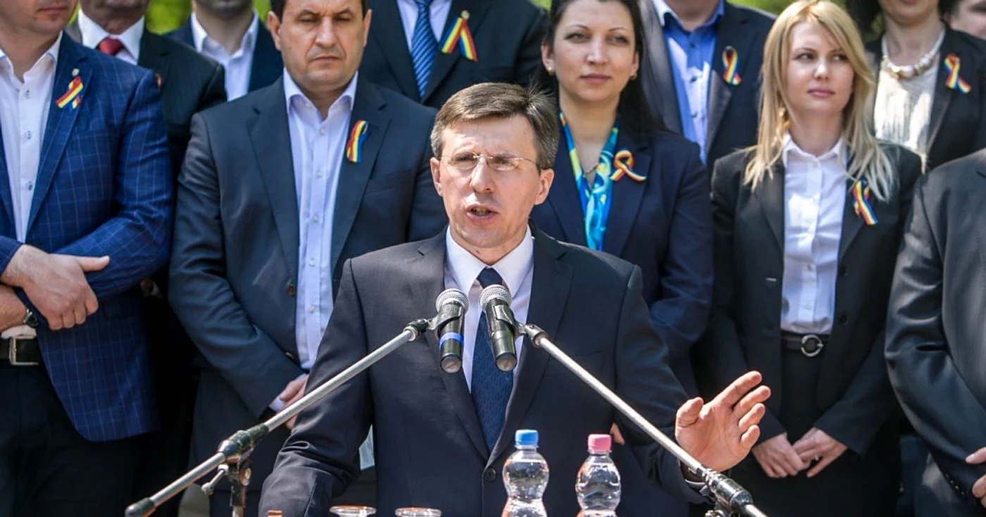 Dorin
Chirtoacă anunţă mai mulţi bani pentru dezvoltarea suburbiilor Chişinăului FOTO: Sandu Tarlev