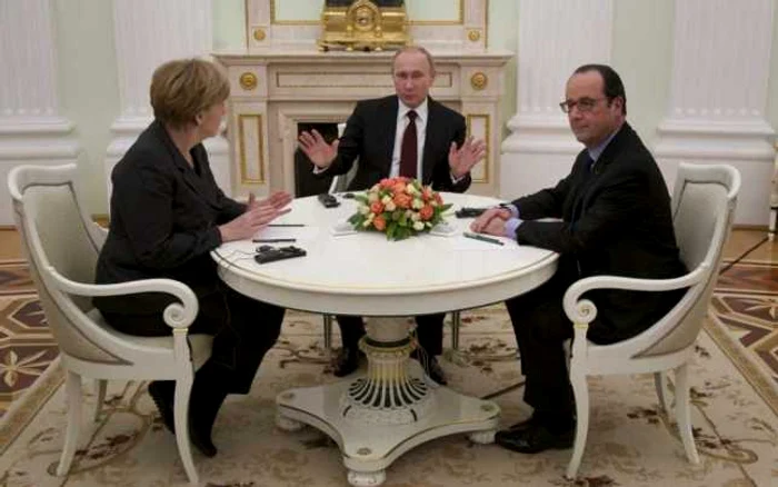 cancelarul german Angela Merkel şi preşedintele francez Francoise Hollande s-au deplasat la Moscova în încercarea de a-l convinge pe Vladimir Putin să pună capăt conflictului din estul Ucrainei