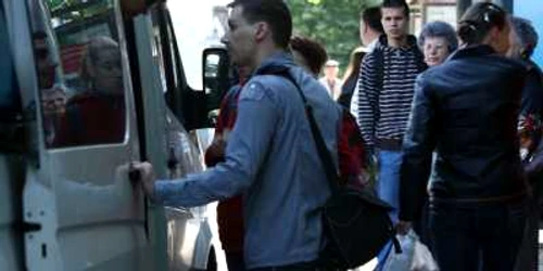 Proprietarii de maxi-taxi doresc suplimentarea numărului de microbuze pe trasee pentru a se salva de la faliment, Foto Adevărul