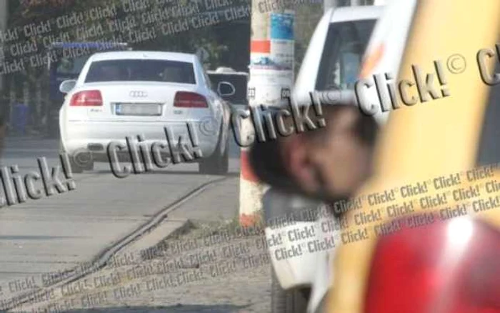Bocea a luat-o pe contrasens ca să evite statul la semafor