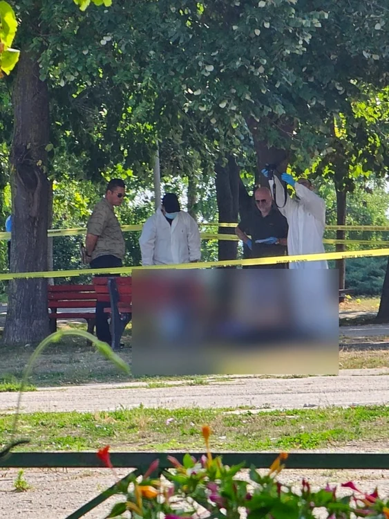 Trupul Alinei a fost abandonat sub o bancă, într-un parc din Mangalia FOTO Adevărul