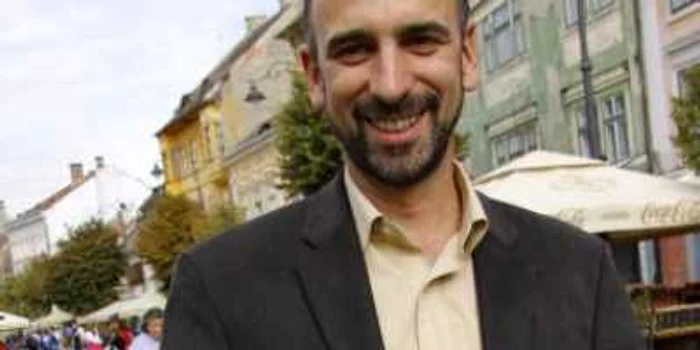 Sibiu: Adrian David, un salvamontist cu totul aparte
