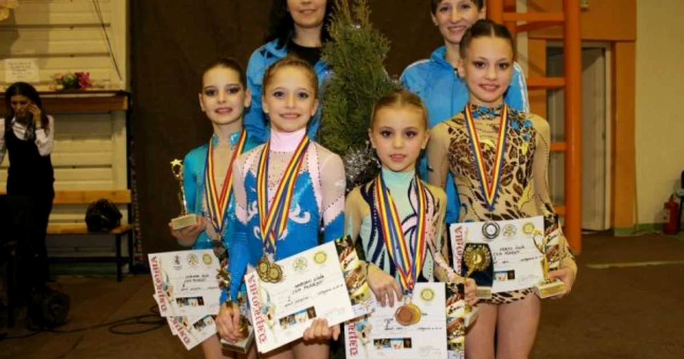 O parte dintre gimnastele de la CSM Ploieşti. FOTO Facebook