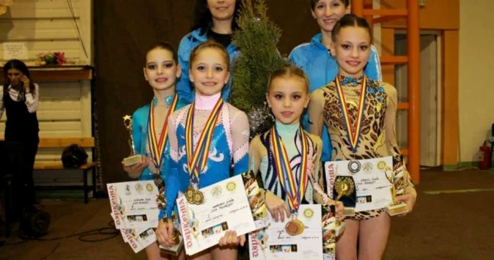 O parte dintre gimnastele de la CSM Ploieşti. FOTO Facebook