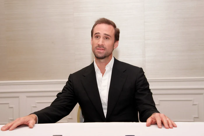 joseph fiennes hepta 2264663 jpg jpeg