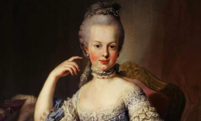 Mitologia feminină a Parisului jpeg