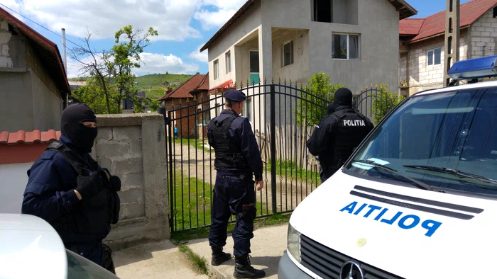 Asta e casa în care puştoiaca a fost violată de cei şapte tineri