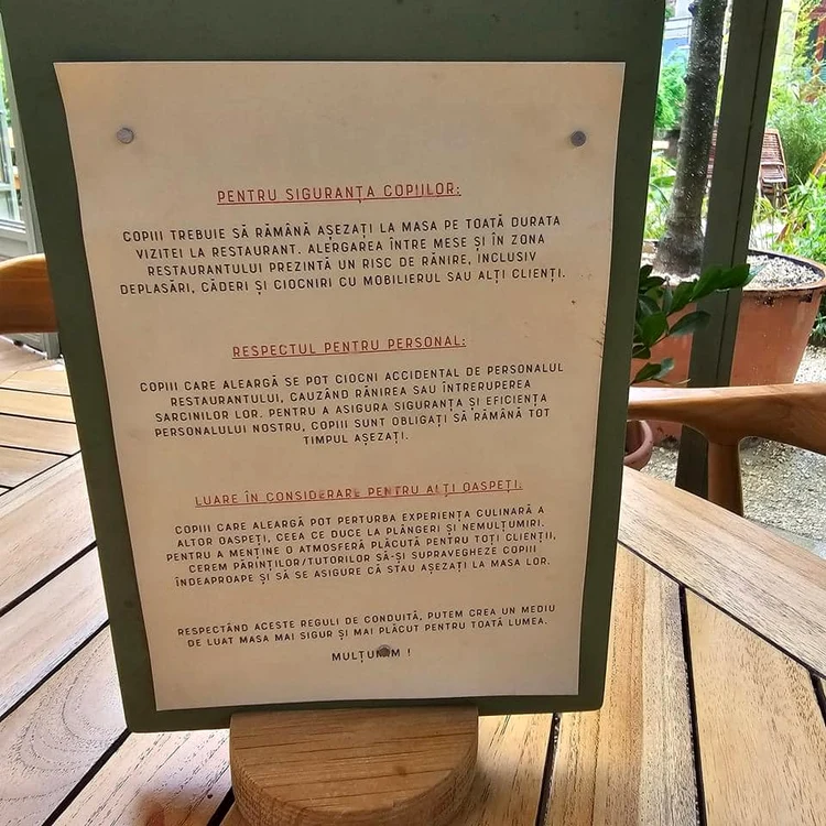 Anunțul restaurantului. 