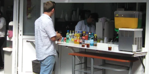 Bacău: Alimente-bombă vândute în restaurante şi magazine