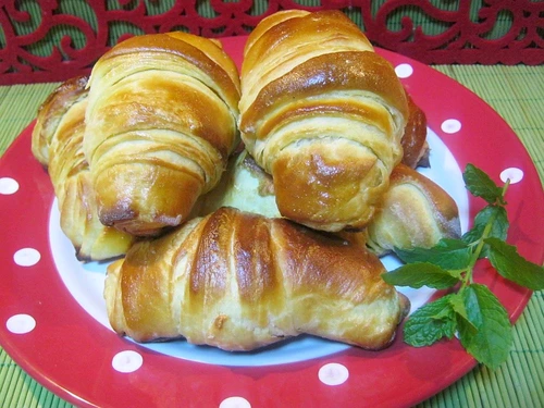 Cornulete foietaj cu dulceata de gutui jpeg
