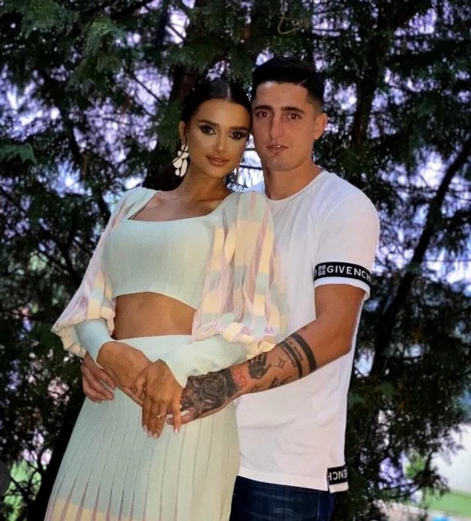 
    Steliano Filip divorțează de soția sa, Bianca Marina, după trei ani de căsnicieSursă foto: Arhivă personală   