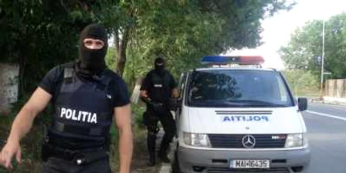  Politistii din Horezu au confiscat un camion cu bunuri furate de la cabanele de pe Varful Roman