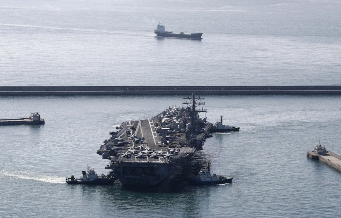 Portavionul american USS Ronald Reagan, în Busan Foto EPA EFE (arhivă)