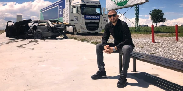Stefan Mandachi facebook 