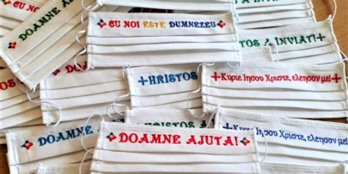 Măşti de protecţie cu mesaj creştin bisericesc spiritual religios făcute de măicuţele de la Mănăstirea Lipniţa Constanţa Sursa Tomisul Ortodox